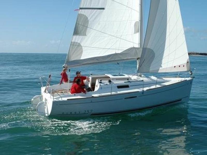 Book yachts online - sailboat - First 25.7 - Petra - rent