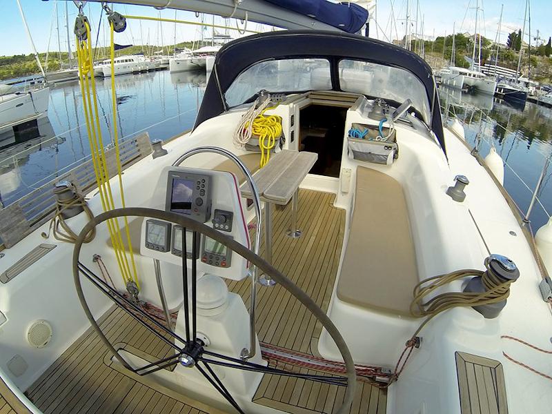 Book yachts online - sailboat - Salona 45 - Nati - rent