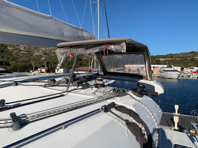 Book yachts online - catamaran - Lagoon 400 S2 - Victoria - rent