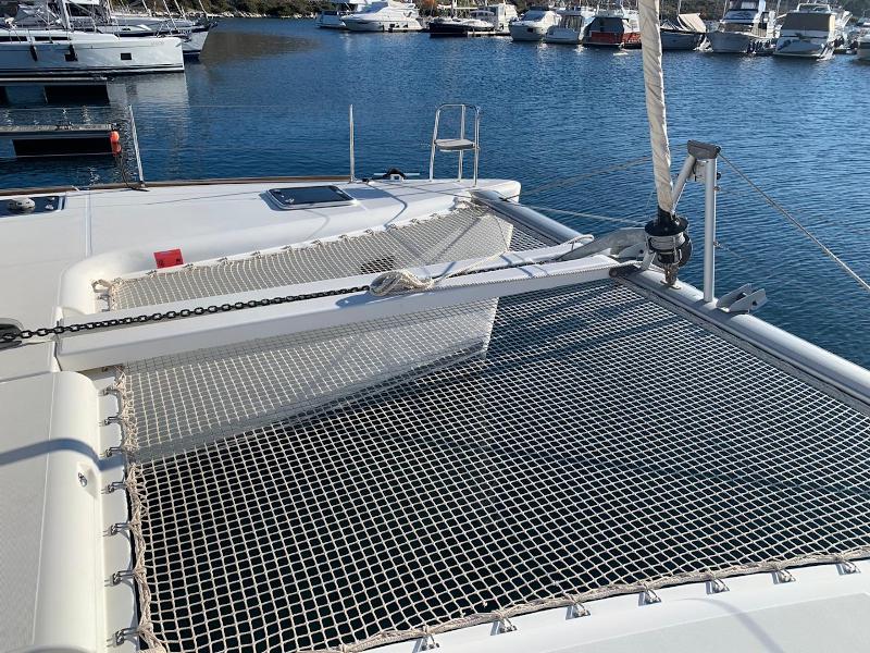 Book yachts online - catamaran - Lagoon 400 S2 - Victoria - rent