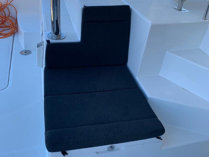 Book yachts online - catamaran - Lagoon 400 S2 - Victoria - rent