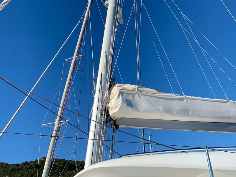 Book yachts online - catamaran - Lagoon 400 S2 - Victoria - rent