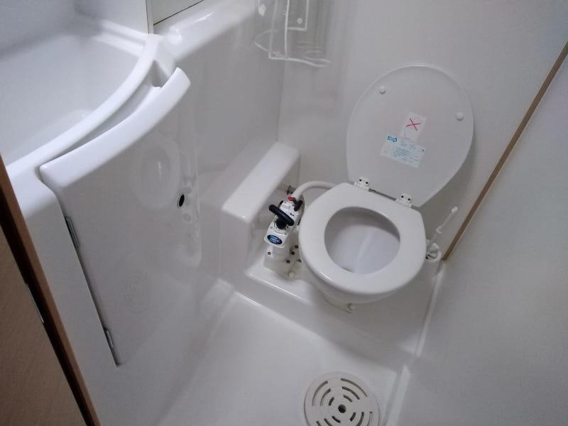 Book yachts online - catamaran - Lagoon 400 S2 - Victoria - rent