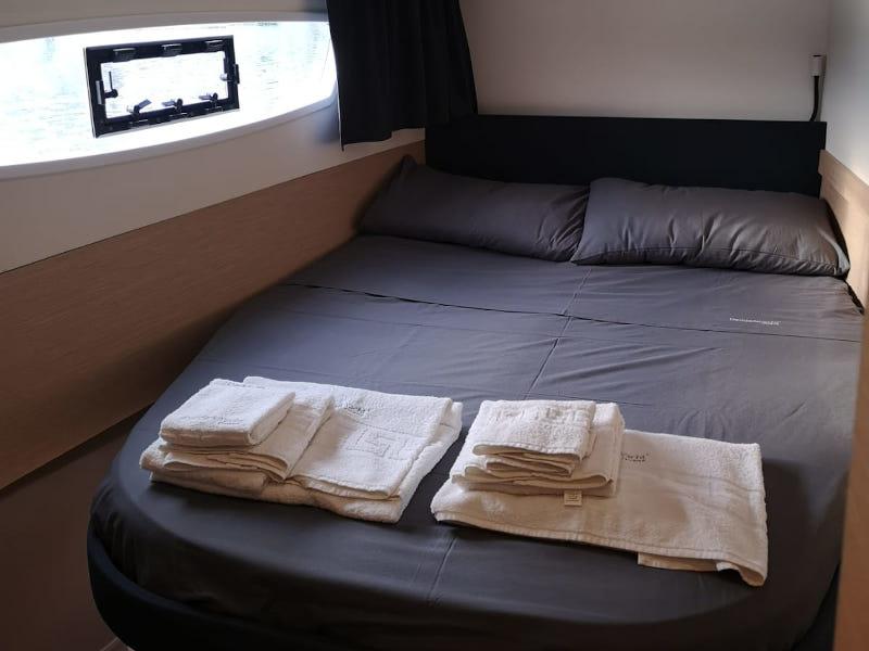 Book yachts online - catamaran - Astréa 42 - My Island - rent