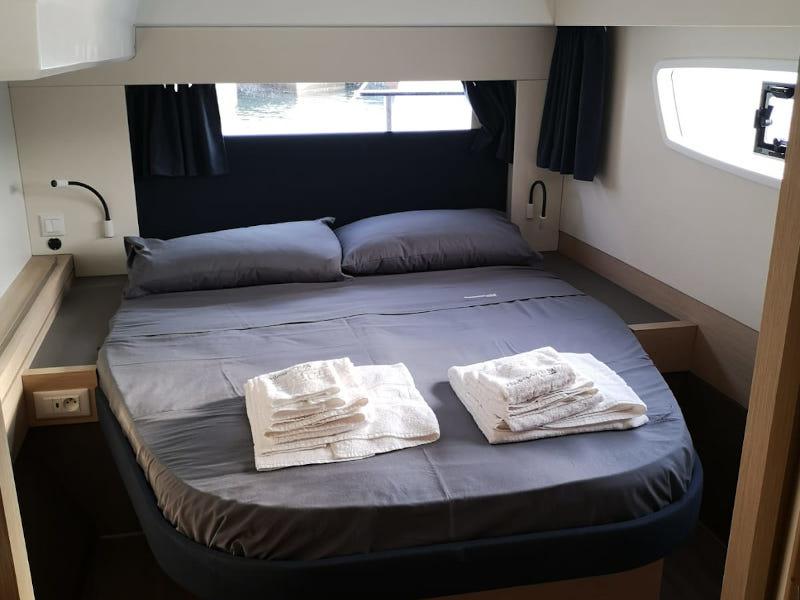 Book yachts online - catamaran - Astréa 42 - My Island - rent