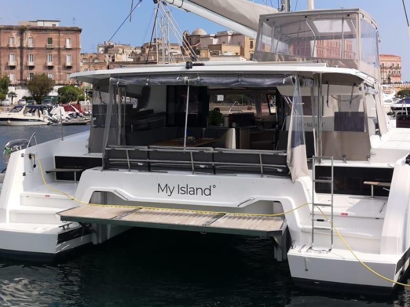 Book yachts online - catamaran - Astréa 42 - My Island - rent