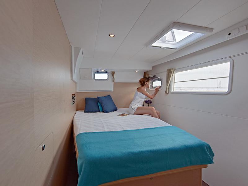 Book yachts online - catamaran - Lagoon 400 - Mia - rent