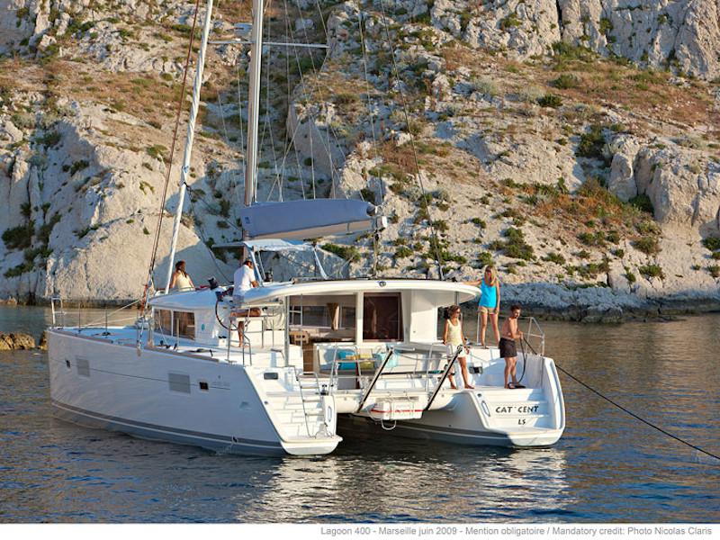 Book yachts online - catamaran - Lagoon 400 - Mia - rent