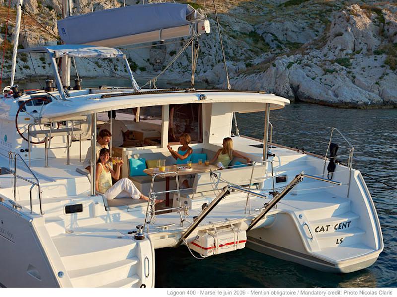 Book yachts online - catamaran - Lagoon 400 - Mia - rent