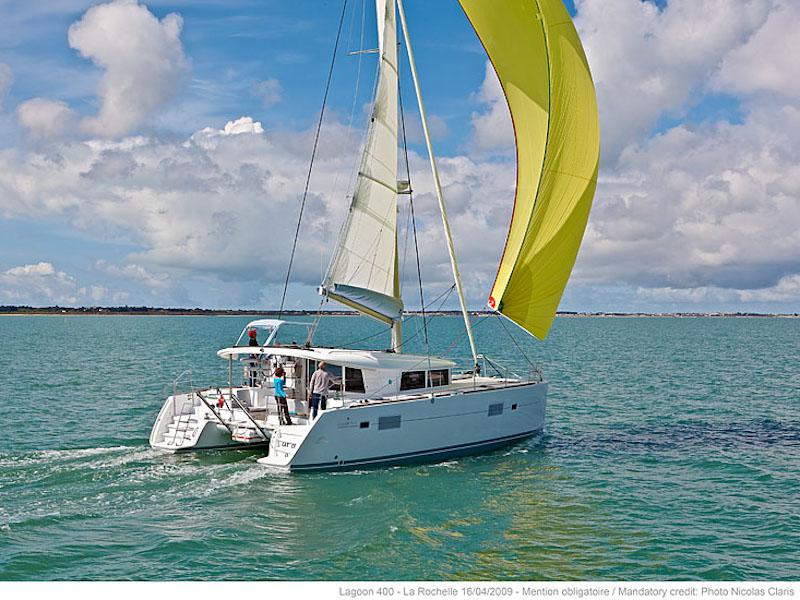 Book yachts online - catamaran - Lagoon 400 - Mia - rent
