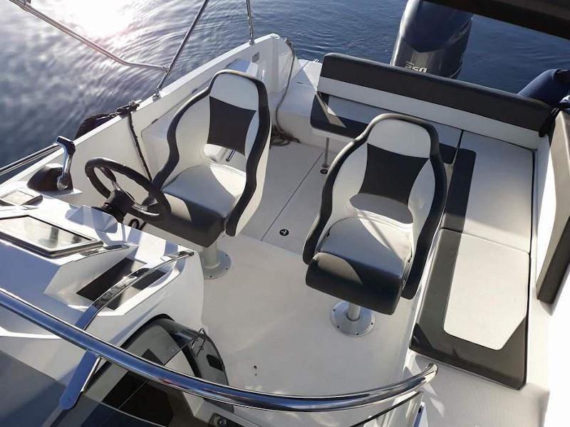 Book yachts online - motorboat - Galeon Galia 700 Sundeck - Lana - rent