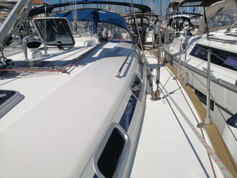 Book yachts online - sailboat - Bavaria 44 - Scorpion - rent
