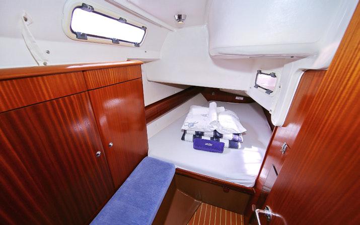 Book yachts online - sailboat - Bavaria 44 - Scorpion - rent