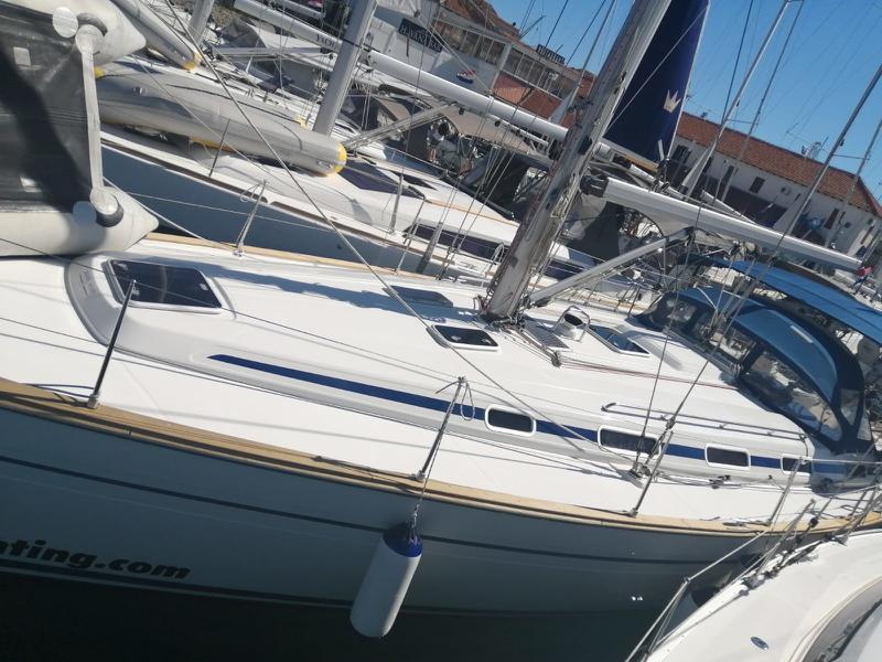 Book yachts online - sailboat - Bavaria 44 - Scorpion - rent