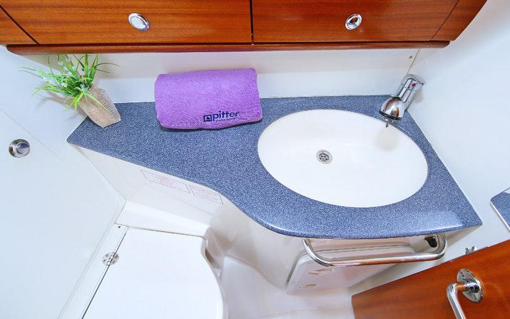 Book yachts online - sailboat - Bavaria 44 - Scorpion - rent