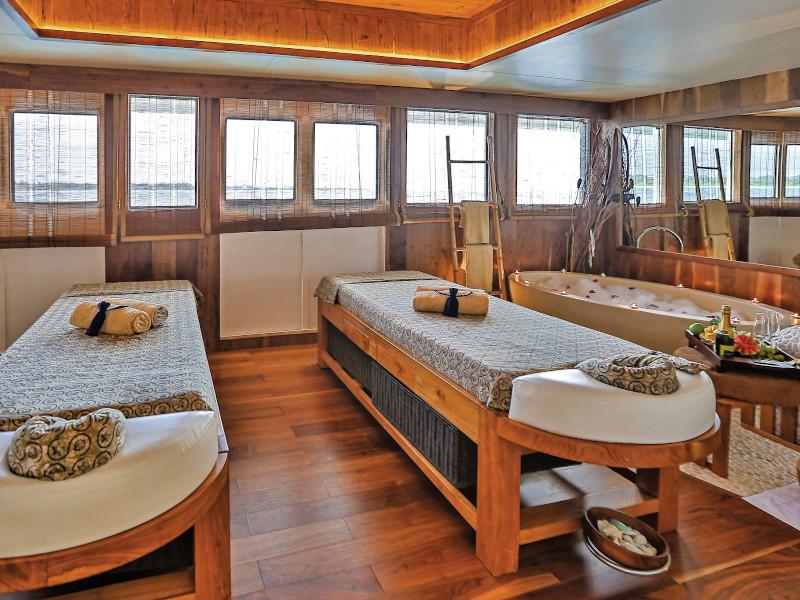 Book yachts online - motorboat - Motoryacht - Scubaspa Ying - rent