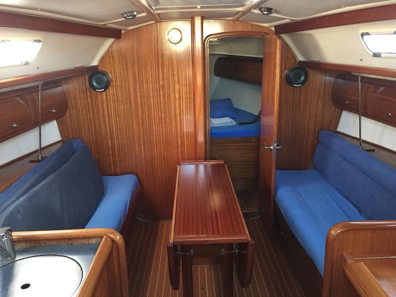 Book yachts online - sailboat - Bavaria 32 - Wally - rent