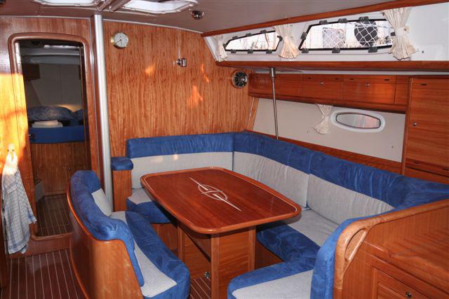 Book yachts online - sailboat - Bavaria 40 Cruiser - Franzi - rent