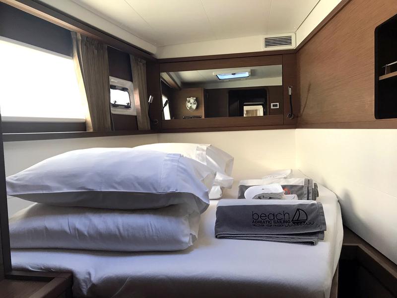 Book yachts online - catamaran - Lagoon 450  F - RED TWIN II  - rent