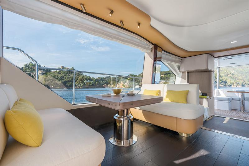 Book yachts online - motorboat - Azimut 60 - ALUMINIA - rent