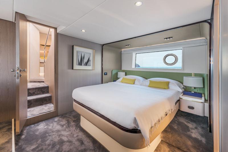 Book yachts online - motorboat - Azimut 60 - ALUMINIA - rent