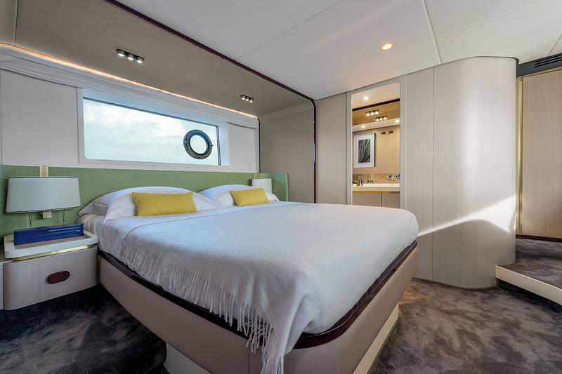 Book yachts online - motorboat - Azimut 60 - ALUMINIA - rent