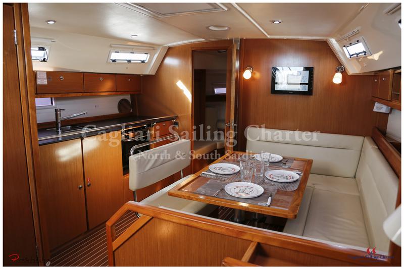 Book yachts online - sailboat - Bavaria  Cruiser 40 - Capitana - rent