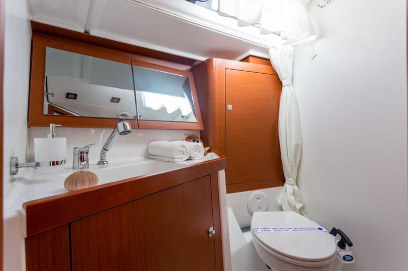 Book yachts online - sailboat - Beneteau Oceanis 45 - Fortune - rent