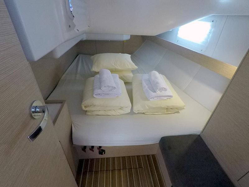 Book yachts online - sailboat - Elan 40 Impression - Silente - Bowthruster, webasto heating, large swimming platform, roll main sail - rent