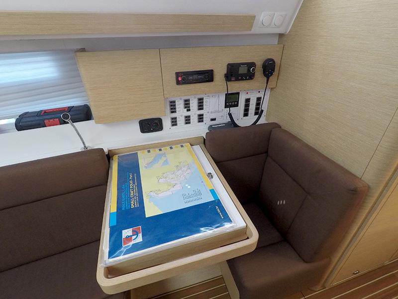 Book yachts online - sailboat - Elan 40 Impression - Silente - Bowthruster, webasto heating, large swimming platform, roll main sail - rent