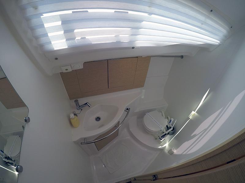 Book yachts online - sailboat - Elan 40 Impression - Silente - Bowthruster, webasto heating, large swimming platform, roll main sail - rent