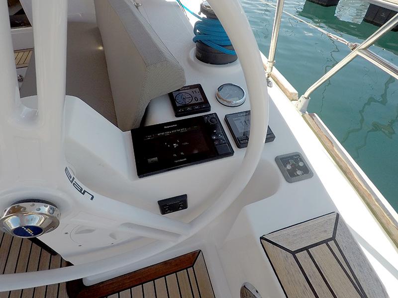 Book yachts online - sailboat - Elan 40 Impression - Silente - Bowthruster, webasto heating, large swimming platform, roll main sail - rent