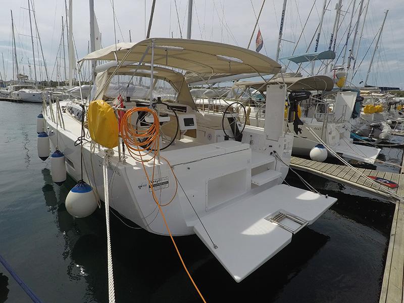 Book yachts online - sailboat - Dufour 430 GL - Magdalena - rent