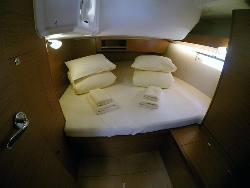 Book yachts online - sailboat - Dufour 430 GL - Magdalena - rent