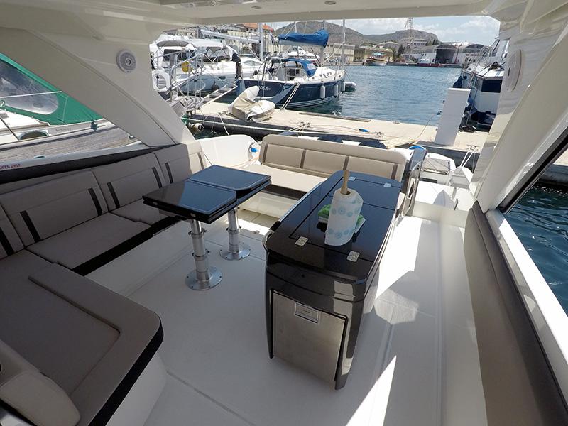 Book yachts online - motorboat - Greenline Neo HT - Skorpionas  - rent