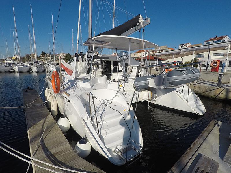 Book yachts online - catamaran - Lagoon 380 - Grey pearl (AC + generator) - rent