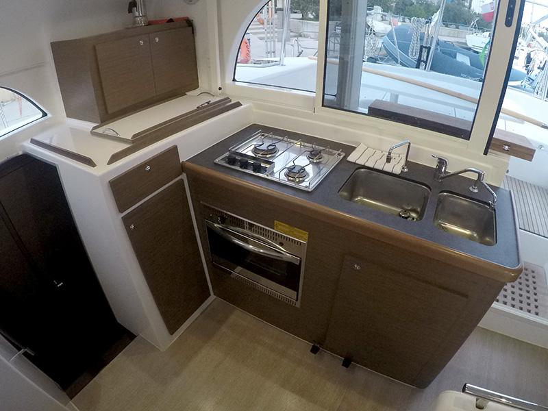 Book yachts online - catamaran - Lagoon 380 - Grey pearl (AC + generator) - rent