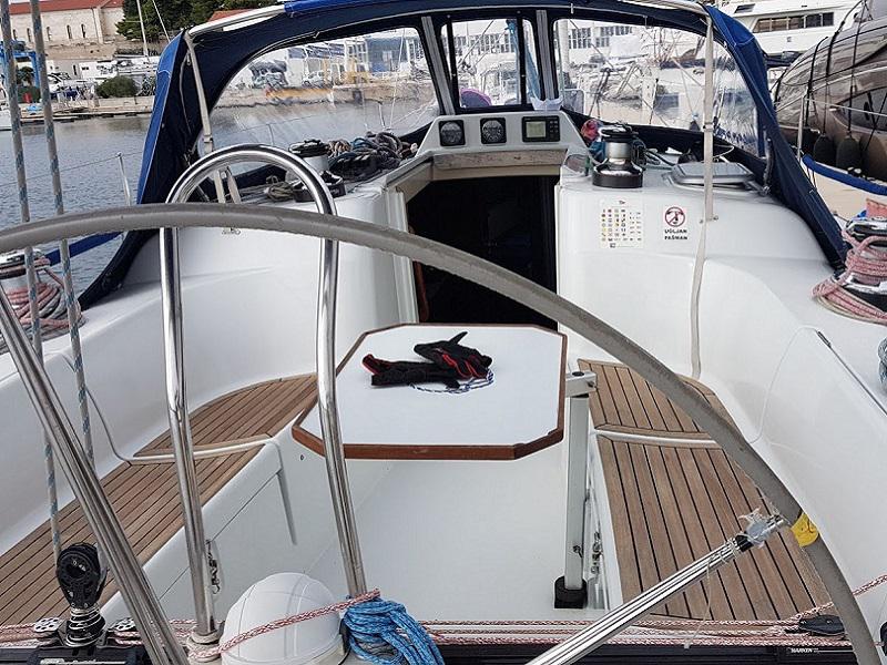 Book yachts online - sailboat - Grand Soleil 40 R - Stribor - rent
