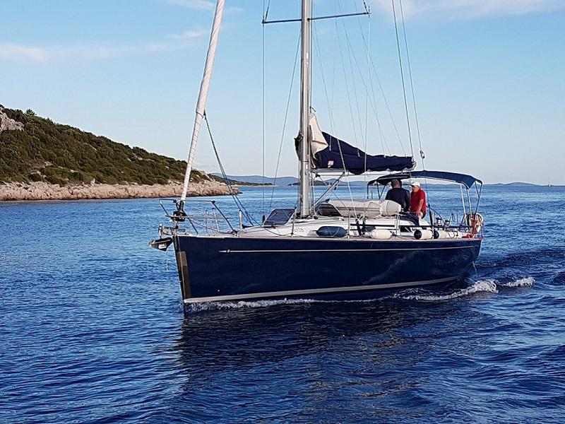 Book yachts online - sailboat - Grand Soleil 40 R - Stribor - rent