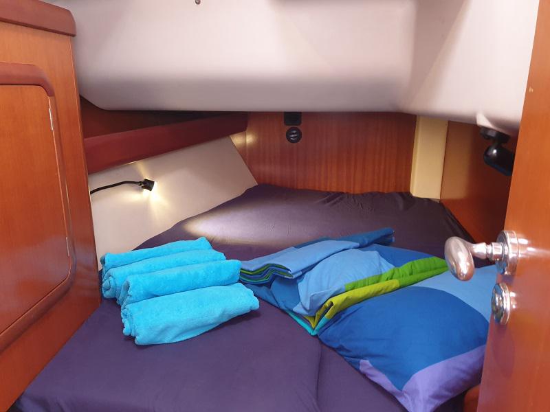 Book yachts online - sailboat - Grand Soleil 40 R - Stribor - rent