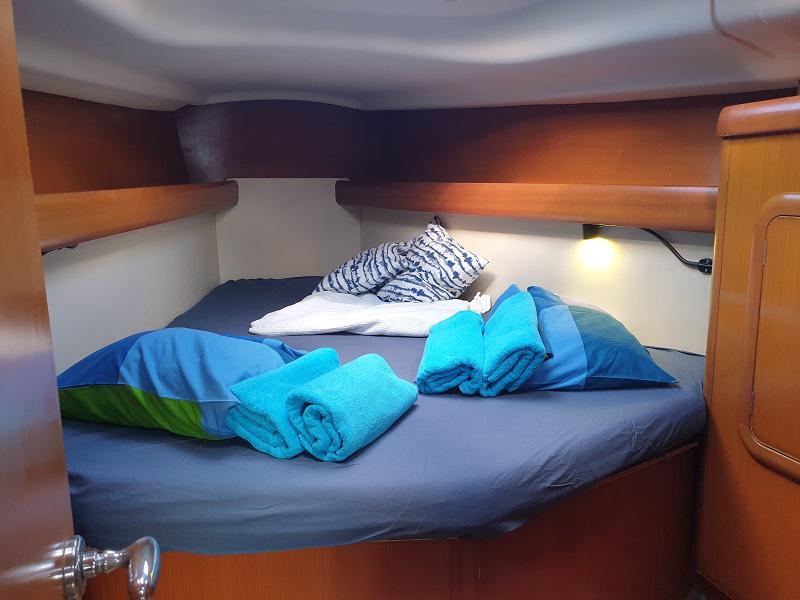 Book yachts online - sailboat - Grand Soleil 40 R - Stribor - rent