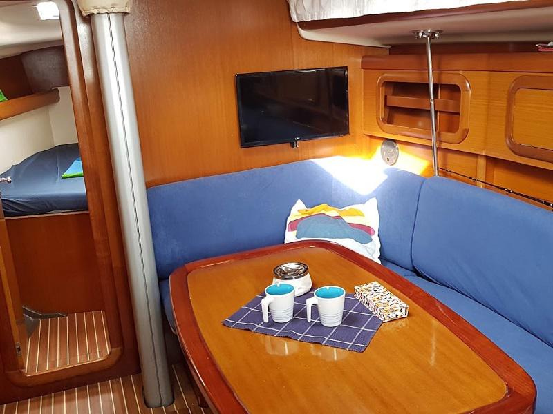 Book yachts online - sailboat - Grand Soleil 40 R - Stribor - rent