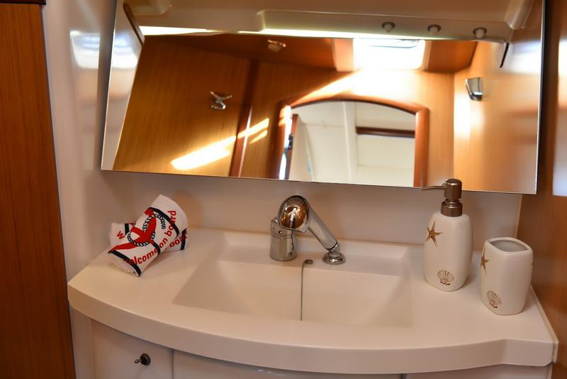 Book yachts online - sailboat - Sun Odyssey 42 i_2008 - SY_2052 - rent