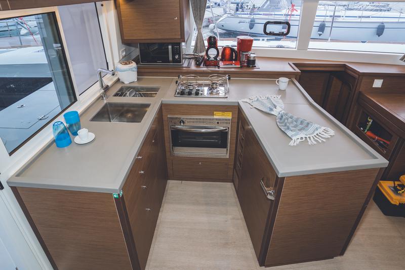 Book yachts online - catamaran - Lagoon 450  Flybridge_2020 - SY_2054 - rent