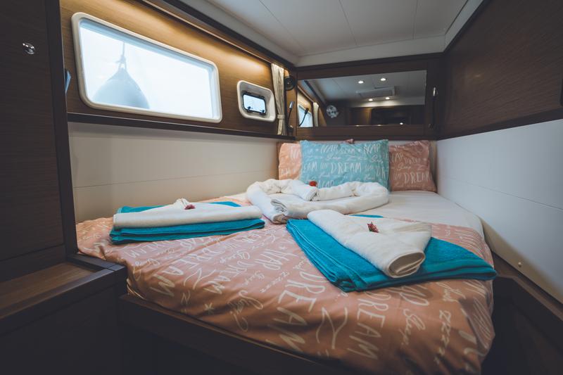 Book yachts online - catamaran - Lagoon 450  Flybridge_2020 - SY_2054 - rent