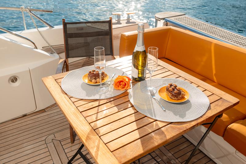 Book yachts online - motorboat - Sealine T 50 - Maja - rent