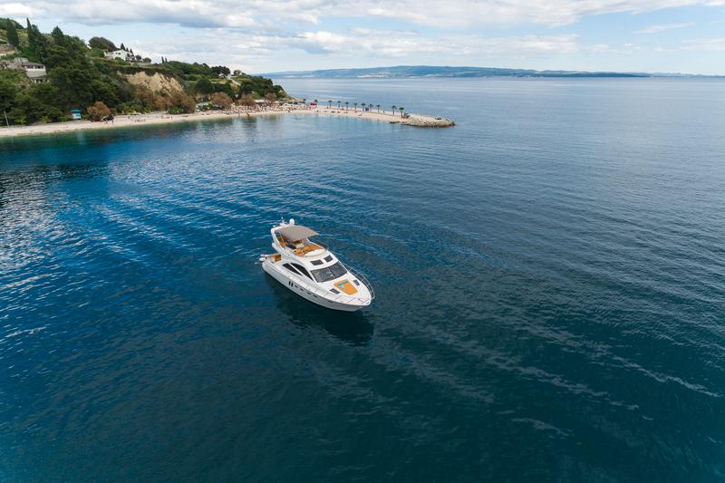Book yachts online - motorboat - Sealine T 50 - Maja - rent