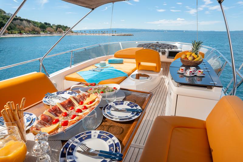 Book yachts online - motorboat - Sealine T 50 - Maja - rent