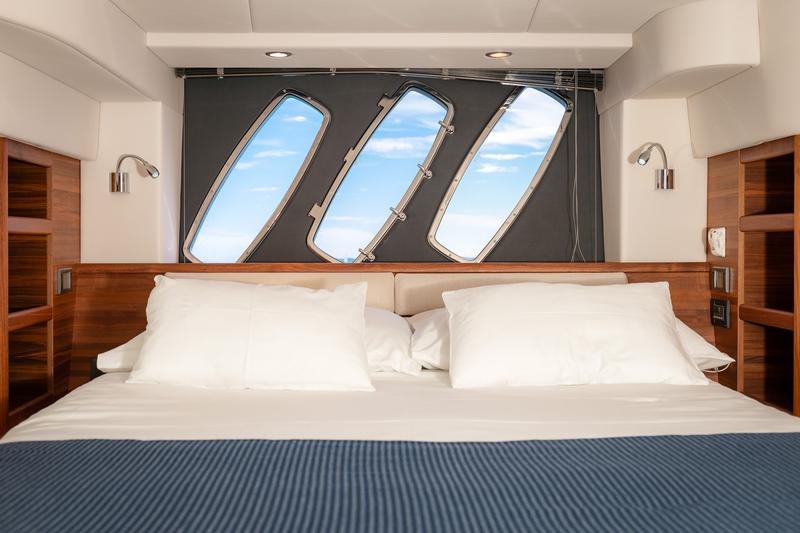 Book yachts online - motorboat - Sealine T 50 - Maja - rent