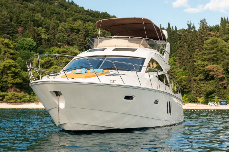 Book yachts online - motorboat - Sealine T 50 - Maja - rent